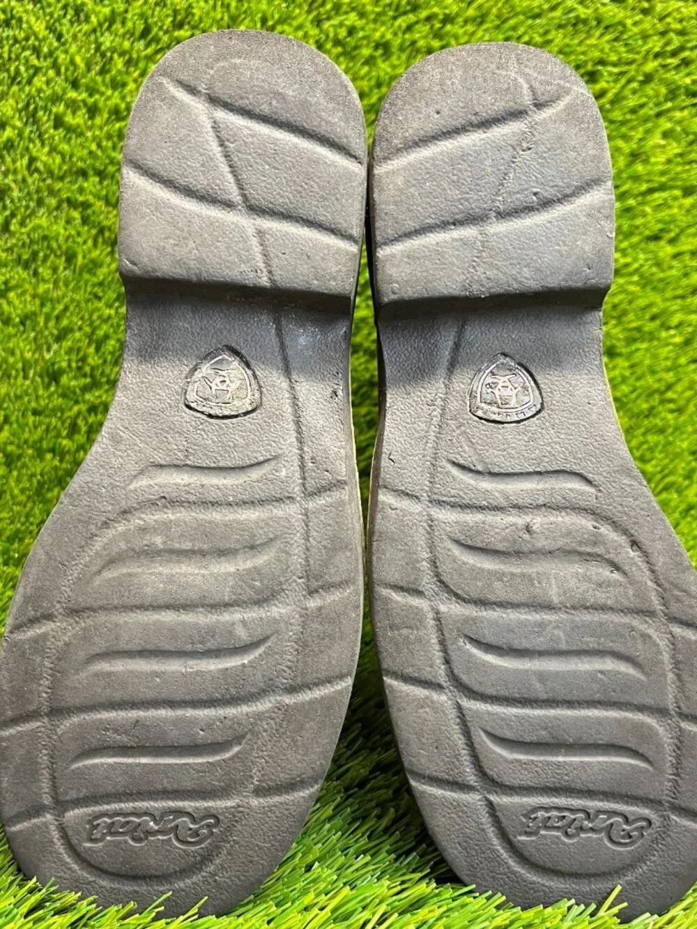Ariat please review